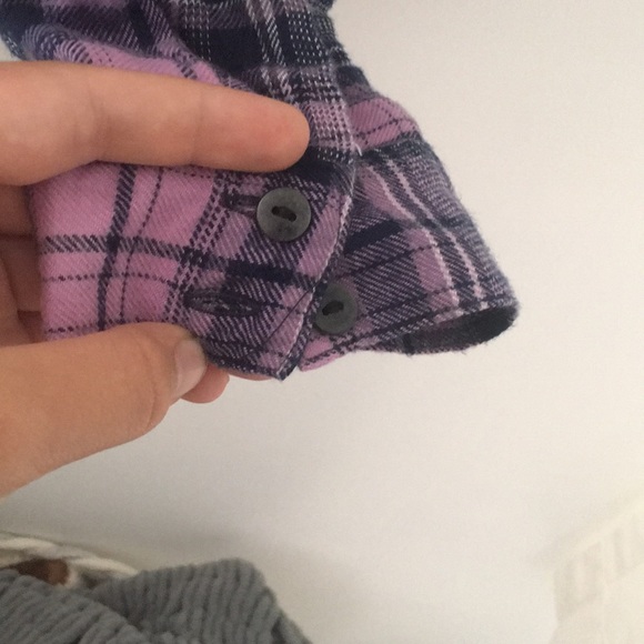 Women's Plaid Shirt - Picture 5 of 7